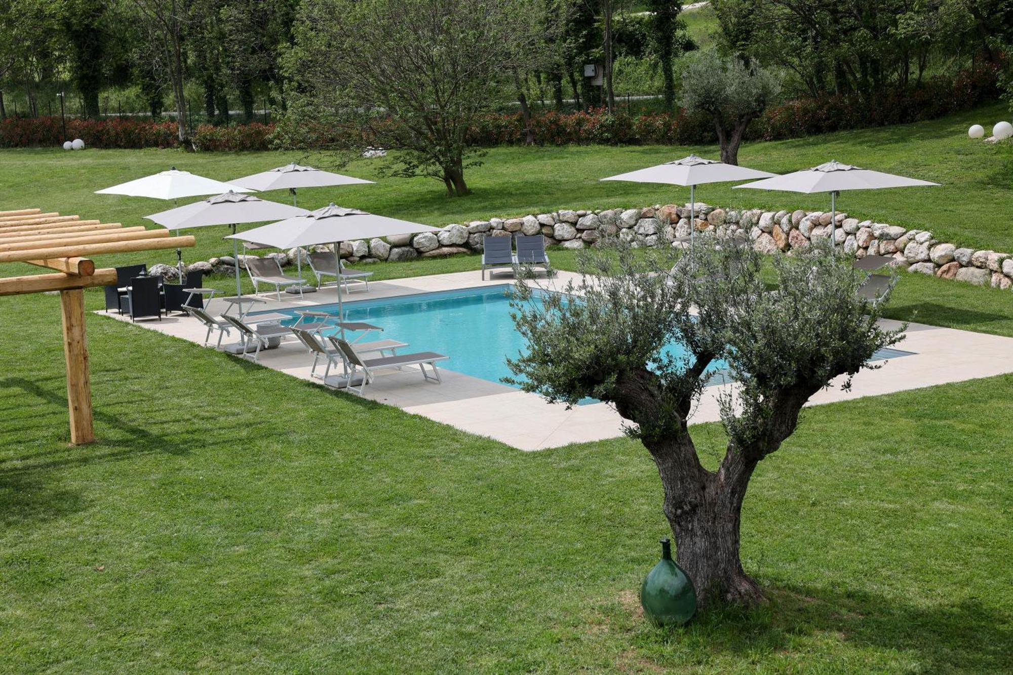 Bed And Breakfast Le Giale カステルヌオーヴォ・デル・ガルダ エクステリア 写真